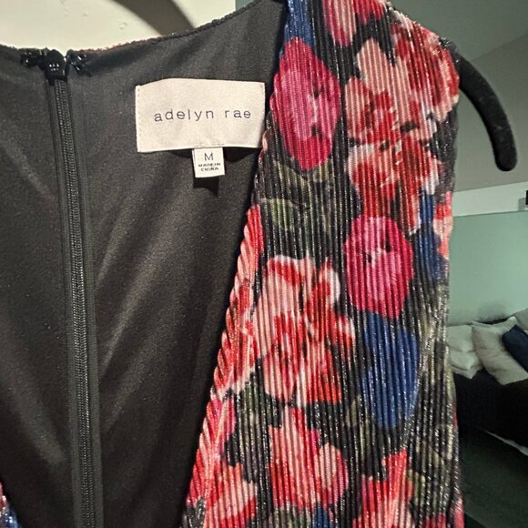 Adelyn Rae Nuella Floral Print Plissé Midi Dress Size Medium - Picture 4 of 4